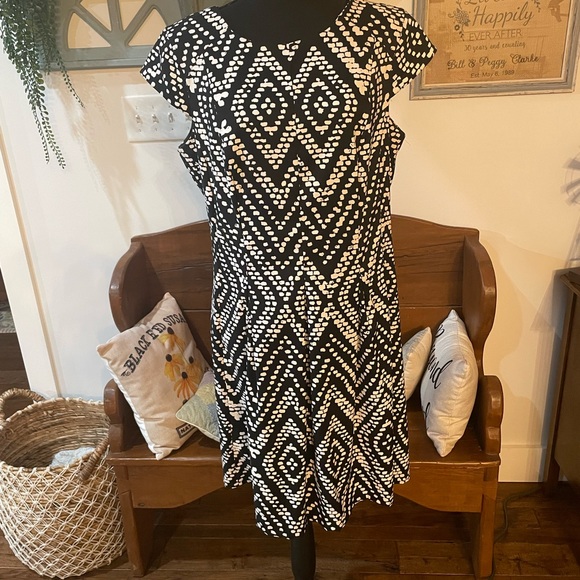 AB Studio Dresses & Skirts - AB Studio womens size 16 black and white fit and flare dress /cap sleeves